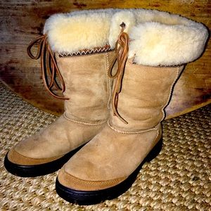 UGG Chestnut Sheepskin Tasman Braid boots Size 8